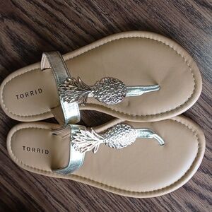 Torrid Womens Size 9 Gold Brown Pineapple Flip Flops Flat Thong Sandals